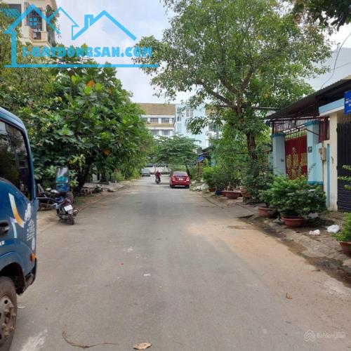 Bán nhanh một nền góc 2 mặt tiền duy nhất, mặt tiền đường D5 (lộ giới 20m) dự án Kiến á Q9 - 3