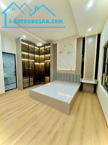 Nhà mới phố Nguyễn Khoái 5 tầng x 30m2 giá 4.95 tỷ