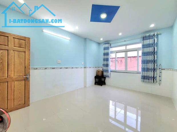 HÀNG NGỘP GIÁ RẺ ĐI NHANH NHÀ HẺM 5m 60m²-2tỷ250 Đ. Nguyễn Ảnh Thủ, P.Tân Chánh Hiệp, Quận - 1