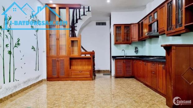 Siêu hiếm ô tô đỗ cửa, 80m ra Nguyễn Trãi 46m2 8.75 tỷ - 2