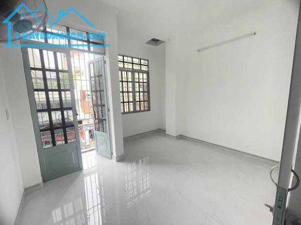 Bán nhà Vườn Lài - Hẻm xe hơi 6m - (4x10.5)m - 3 Phòng ngủ - 1