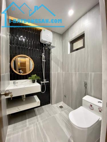 Gấp!!Chính chủ bán gấp nhà ở  An Dương Vương, Quận 5,2 tỷ660 65m2 3PN 3WC. Gần ĐH Sài Gòn - 3