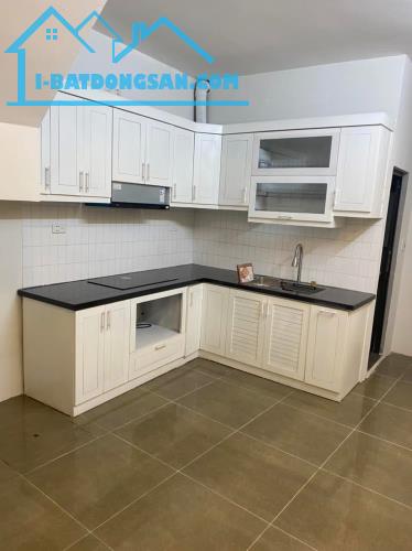 Bán Nhà 75m2 Phố Đê La Thành, MT 5m Gần Phố, Chỉ 8 Tỷ - 4