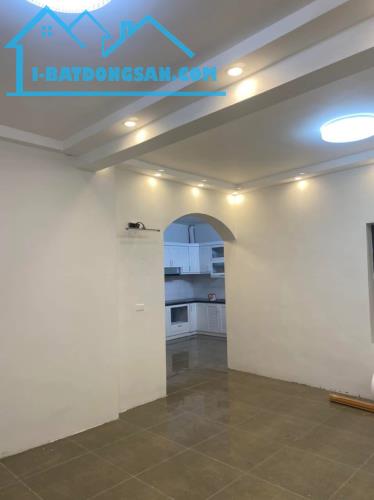 Bán Nhà 75m2 Phố Đê La Thành, MT 5m Gần Phố, Chỉ 8 Tỷ - 2