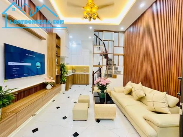 Nhà hiếm Giang Văn Minh, kinh doanh, thang máy, gần ô tô, 40m 6 tầng