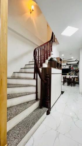 NHÀ ĐẸP Ở NGAY  NGÕ THÔNG  BA GÁC VÀO NHÀ ÔTÔ CÁCH HƠN 30 ĐỘI CẤN 42m 4 TẦNG - 5