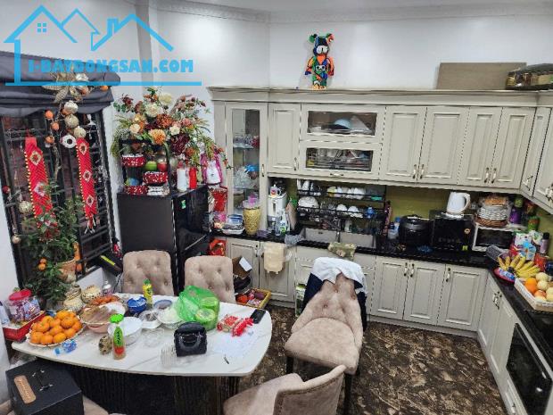Trung tâm phố Bồ Đề, 3 mặt thoáng, ngõ rộng, ô tô đỗ cửa - 55m², 4 tầng - Chào 9 tỷ 999. - 2