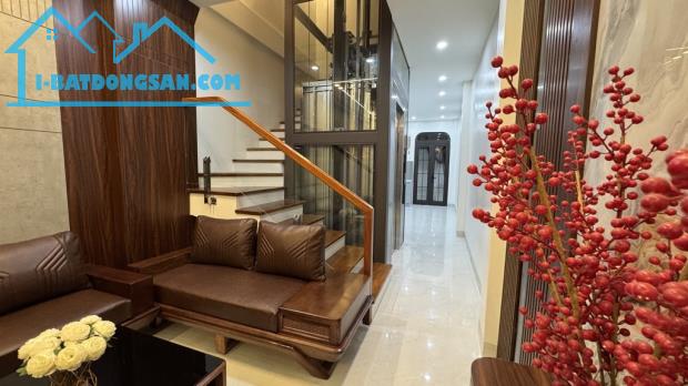 Ô TÔ TRÁNH,ĐỖ CỬA, VÀO NHÀ  - KINH DOANH SẦM UẤT, phố Đền Lừ, dt: 43m2,, mt: 3,2m, 7 tầng - 2