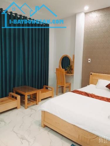 Gấp bán nhà Linh Trung, Thủ Đức, dt nền 860m2, giá 30 tỷ, gần Đh Nông Lâm.