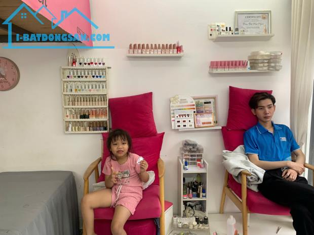 Quận Bình Thạnh ! Sang Salon Nail - Tóc Mới , MB thuê chỉ có 8 tr/ tháng, Tel : - 2