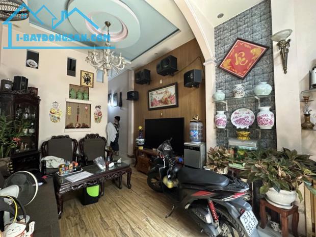 Bán nhà Ngọc Lâm 42m2 nhỉnh 9 tỷ - ngõ nông –ô tô đỗ cửa- kinh doanh sầm uất – View công - 3
