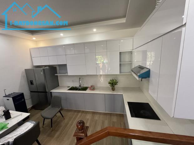 Bán nhà 6 tầng hiện đại Thang máy, ÔTô ,Ngay Ciputra 63m2 MT 4.8m full đồ 13,5 tỷ