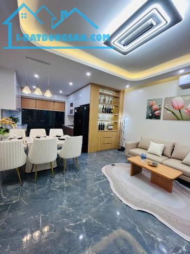 Bán nhà Đẹp - Mới - Nguyễn Sơn 6 Tầng– Thang Máy – Ôtô đỗ cửa -Thoáng nhỉnh 10 tỷ ( - 1