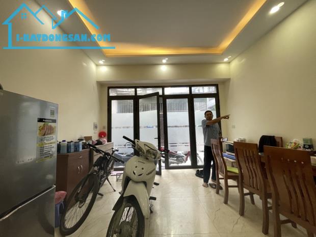 💥 5 TẦNG - Ô TÔ VÀO NHÀ, GẦN PHỐ - NHÀ ĐẸP, DÂN XÂY CHẮC 💥  🏠 Diện tích: 40m², Giá: 8.x - 2