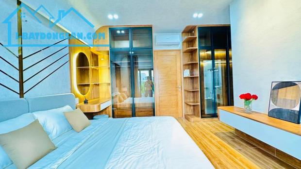 NHÀ PHỐ 5 TẦNG - 105M2 - ĐƯỜNG LỚN VỪA Ở VỪA KINH DOANH - TẶNG HẾT NỘI THẤT HIỆN ĐẠI