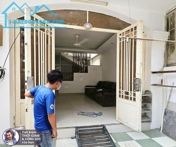 BÁN NHÀ ĐOÀN VĂN BƠ. 36M2. 3MX12.4M. 2 TẦNG.NHÀ 2 PHÒNG NGỦ. SÁT MẶT ĐƯỜNG. TIỆN ĐI LÀM Q1 - 4