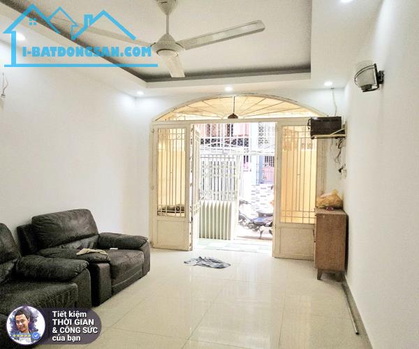 BÁN NHÀ ĐOÀN VĂN BƠ. 36M2. 3MX12.4M. 2 TẦNG.NHÀ 2 PHÒNG NGỦ. SÁT MẶT ĐƯỜNG. TIỆN ĐI LÀM Q1 - 3
