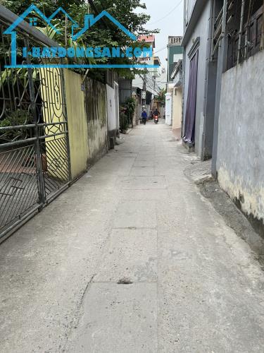BÁN ĐẤT TẶNG NHÀ 2 TẦNG CŨ TẠI LIÊN NINH, THANH TRÌ - DT: 50 M2