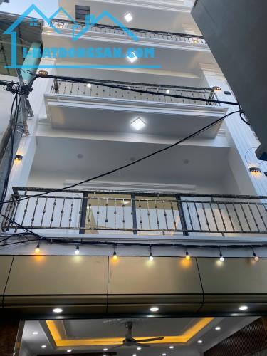 BÁN NHÀ CỔ ĐIỂN A TỨ HIỆP. Ô TÔ 7 CHỖ ĐỖ CỬA 45M2 5 TẦNG. 4,5 - 2