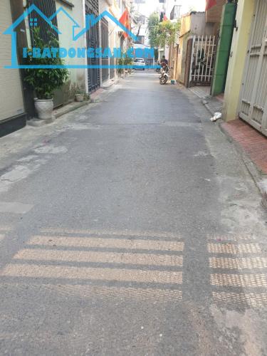 HIẾ.M HOT. NHÀ LONG BIÊN, Ô TÔ VÀO NHÀ, SỔ A4, 3 BƯỚC RA NGÔ GIA TỰ, KINH DOANH, GIA ĐẦU T - 2