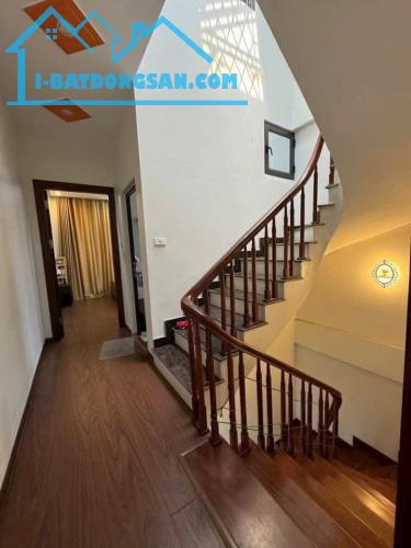 Bán Nhà Ngõ 447 Phố Ngọc Lâm, Long Biên, 40m2 x 5 Tầng, Phân Lô, Vỉa Hè, Ô Tô, Kinh Doanh - 1