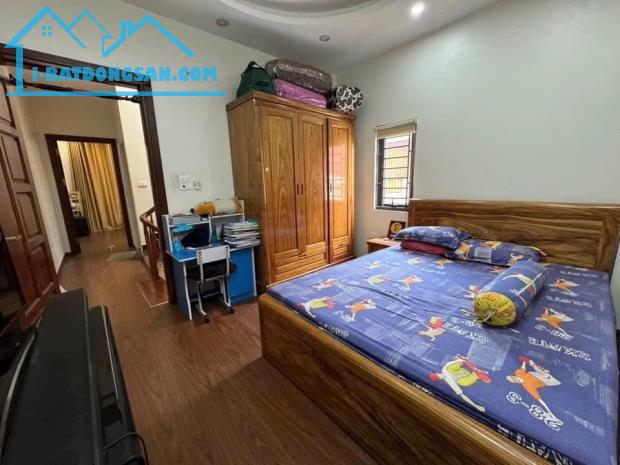 Bán Nhà Ngõ 447 Phố Ngọc Lâm, Long Biên, 40m2 x 5 Tầng, Phân Lô, Vỉa Hè, Ô Tô, Kinh Doanh