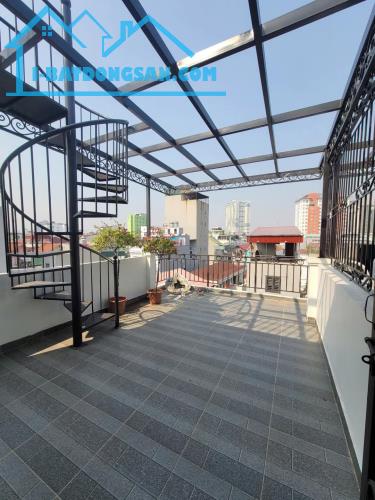 BỒ ĐỀ NGUYỄN VĂN CỪ 41M2 x 6T thang máy, full nội thất ngõ oto thông, tt tiện ích. 10,8tỷ