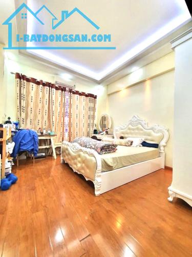 Cần bán nhà gần đường Nguyễn Khánh Toàn, ngõ nông,45m2, 6tầng,MT 3.8m.  10.4 tỷ - 3