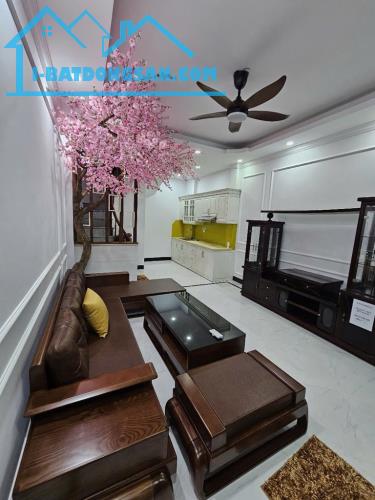 Bán nhà Xuân Phương 30m2,  5 tầng, chỉ 5,5 tỷ, thiết kế đẹp, hiện đại, vài bước ra Phố