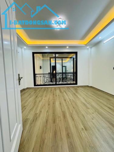 NHÀ ĐẸP ĐÓN TẾT PHỐ TÔN ĐỨC THẮNG, XÂY MỚI, LÔ GÓC, CÁCH MẶT NGÕ CHỈ 30m. DT 33m2, 5 Tầng, - 2