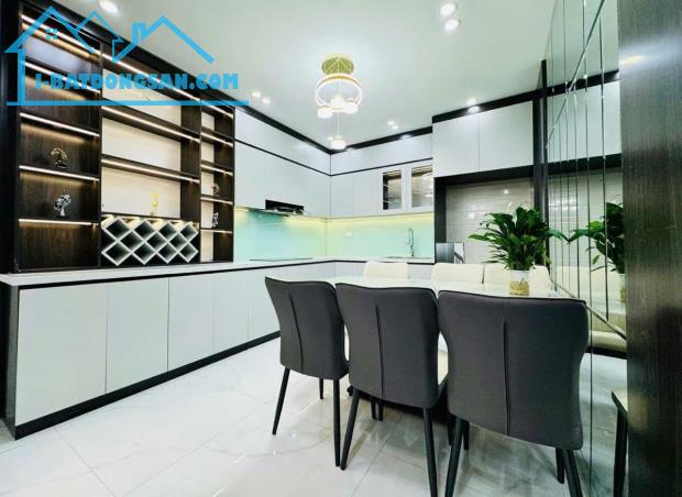 NHÀ ĐẸP ĐÓN TẾT, PHÂN LÔ QUÂN ĐỘI, LÊ TRỌNG TẤN 38M2 x 4 TẦNG x 5PN, Ô TÔ ĐỖ CỔNG, 6.9 TỶ