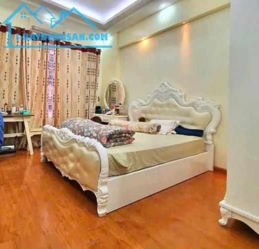 Bán Gấp Nhà Đẹp Dân Xây Nguyễn Khánh Toàn, Cầu Giấy, 42m 6 tầng, 10 tỷ, Dòng Tiền 500