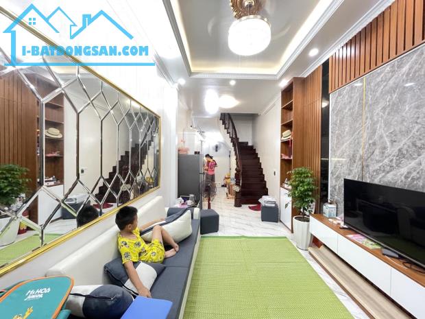 Bán nhà phố Kim Ngưu, Hai Bà Trưng 22m, 5 tầng. Giá: 4.9 tỷ - 3
