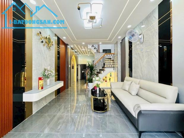 Nhà mới 38m2 Quang Trung phường 10 đẹp nhỉnh hơn 3 tỷ