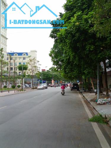 3 Thoáng, Nhà 70m2, Phố Hoàng Như Tiếp, Long Biên, Ô tô, 16 tỷ. - 1