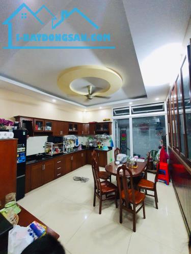 Bán Nhà 3 Tầng, Gần Ngã 3 Nguyễn Duy Trinh - Đỗ Xuân Hợp, 85m2 (4.4 x 19 )Hẻm Xe Hơi,6.9Tỷ