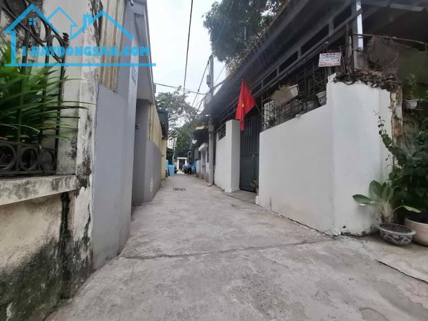 Bán đất ngõ 96 thượng thanh. 94m x 6,5m vuông đẹp, oto moning vào đất giá 7 tỷ TL. LH - 2