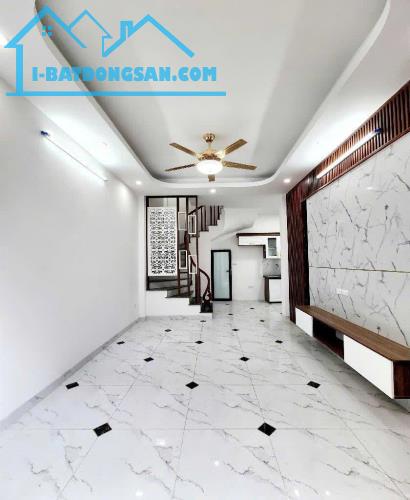 VIP TRUNG TÂM THANH TRÌ 50M, 5 TẦNG THANG MÁY, GẦN CHỢ - 7 CHỖ QUA NHÀ - GIÁ HƠN 8 TỶ