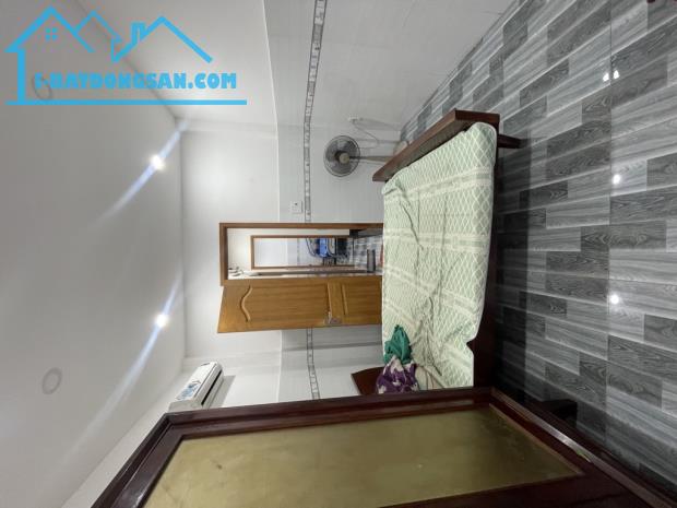 Bán nhà HXH Sát Mặt tiền Trường Chinh, Gần Bà Quẹo, Tân Sơn Nhì, 3 Tầng, 4PN. Gía 5 tỷ - 3