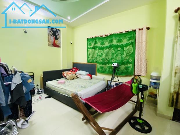 Mặt tiền Kinh Doanh ngang 9M3, 5 tầng 12 phòng và mặt bằng đang cho thuê, thu nhập ổn định