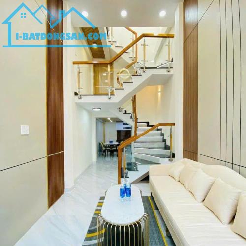 Hàng ngon giá ngộp, gần 40M2, 2 tầng, Huỳnh Tấn Phát. Quận 7, chỉ 3.9T