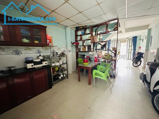 Bán nhà Bình Tân, Hương Lộ 2, 94m2, 3 lầu, hẻm xe tải, sát mặt tiền. chỉ 4.X tỷ, quá rẻ - 1