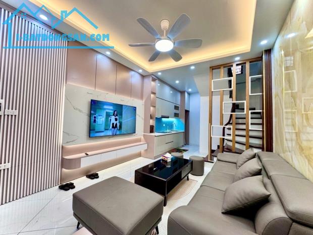 Bán nhà Vũ Hữu, ngõ thông sang Khuất Duy Tiến, 32m2, 5 tầng, nội thất đẹp - 1
