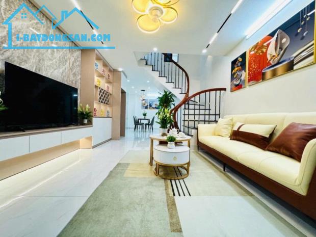 Bán nhà 5 tầng 50m2 quận ba đình giá 7.3 tỷ đường Hoàng Hoa thám nội thất cao cấp Nội thất