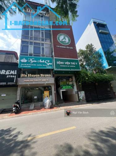 Bán gấp tòa Building mặt phố Nguyễn Khang, dòng tiền 1.8 tỷ/năm, thông sàn 90m2 chỉ 45 tỷ