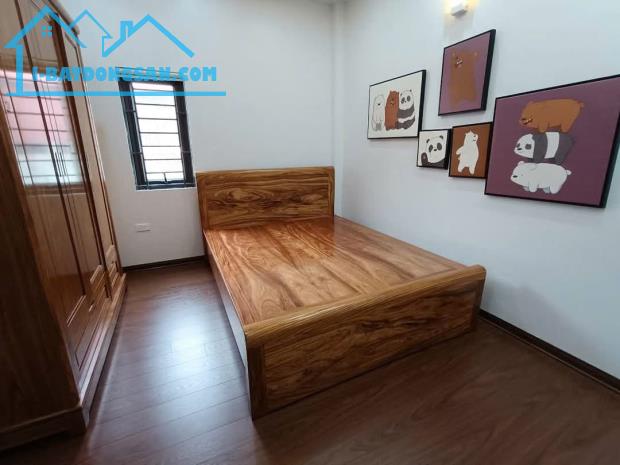 PHỐ CỔ NGỌC LÂM 40M2 x 5T NGÕ THÔNG KINH DOANH OTO TRÁNH 30m RA PHỐ. 12TỶ - 5