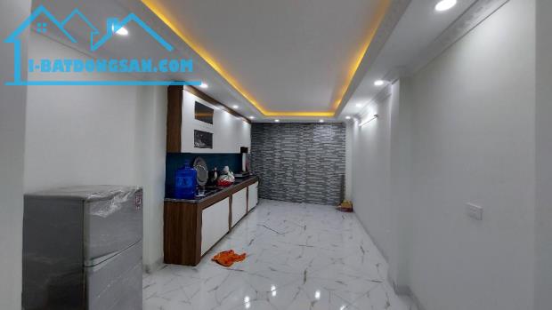 HÓT Vừa ra lò - NHÀ Kim Giang 40m x5t giá hon 8tỷ 10 bước chân ra oto tránh Nhà nguyên bản