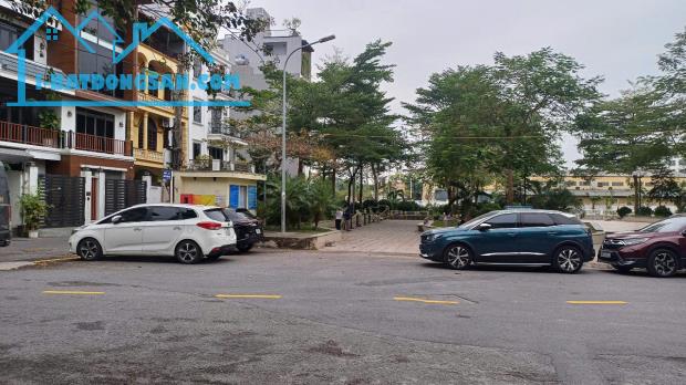 Bán nhà Lâm Hạ DT 114 m2 mặt tiền 7 m lô góc view vườn hoa và hồ . giá 32 tỷ - 1