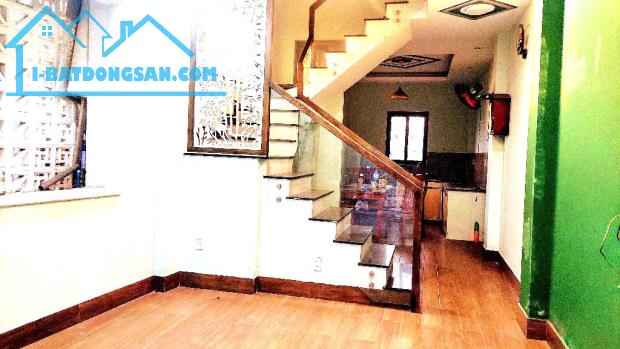 Bình Thành -Bình Tân- 4Tầng -4x15- Hẻm  5m-Chỉ hơn 4xxTỷ. Kết Cấu . * 5PN ,5WC,ST. +Sổ hồn - 3