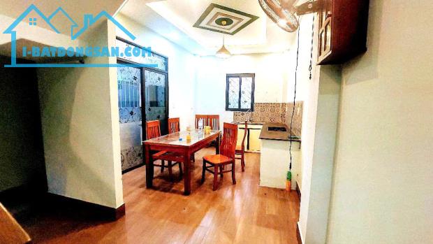 Bình Thành -Bình Tân- 4Tầng -4x15- Hẻm  5m-Chỉ hơn 4xxTỷ. Kết Cấu . * 5PN ,5WC,ST. +Sổ hồn